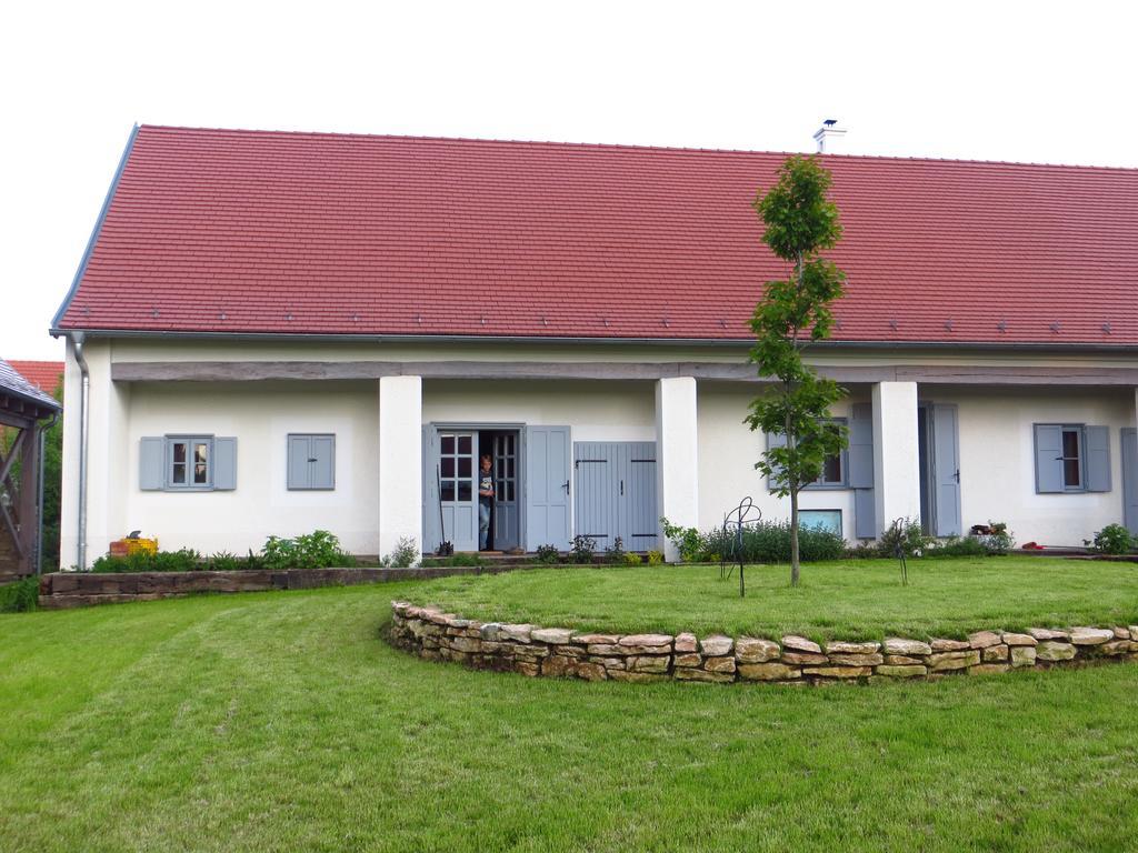 Bagolyvár Fogadó- Újfalusy Márton Vendégház Zirc Exterior foto
